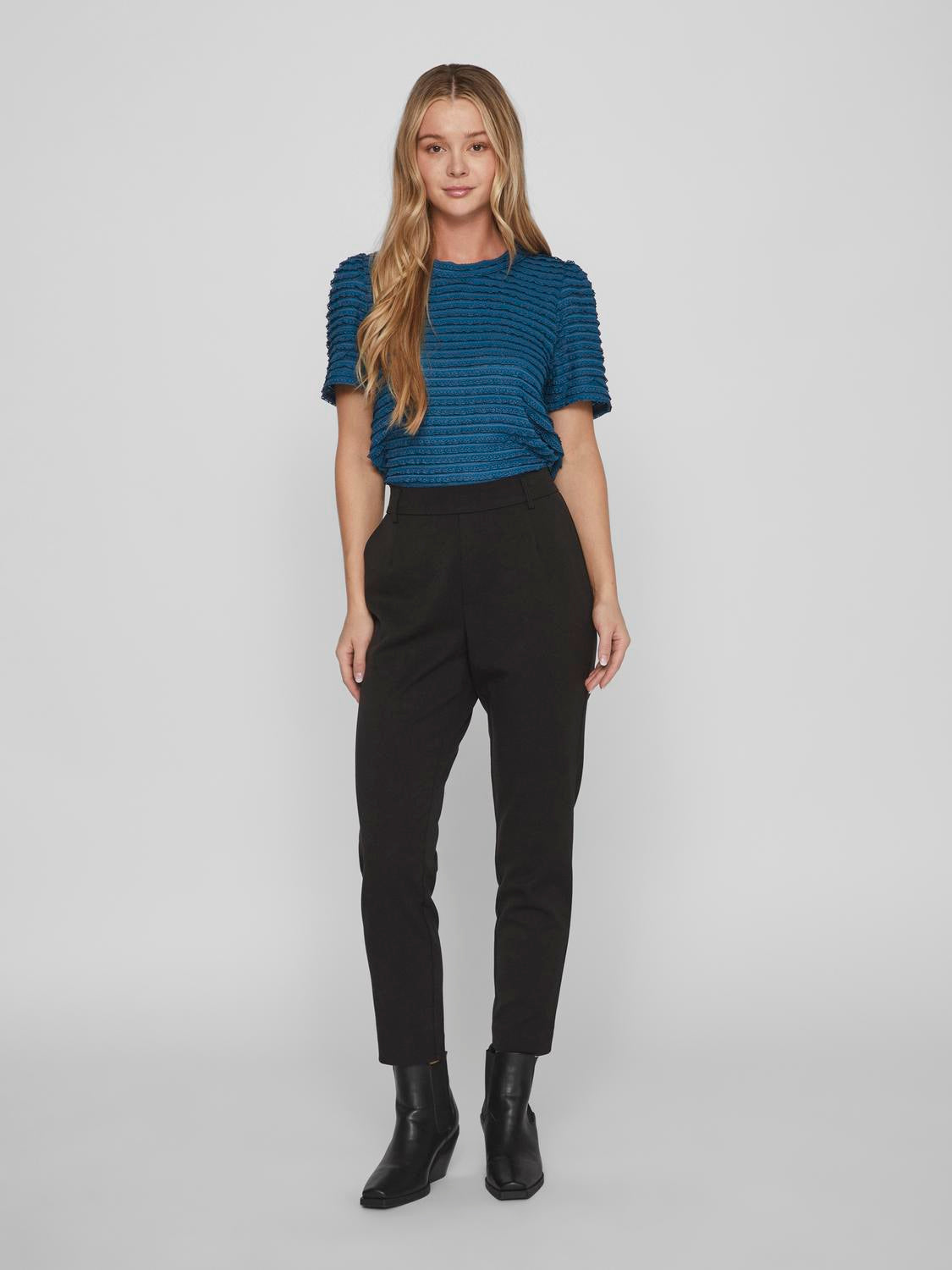 model_shot-front_full